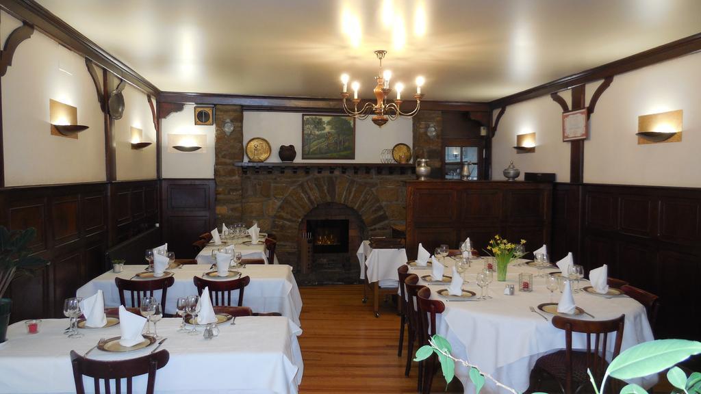Logis Hotel Restaurant Des Voyageurs Pont-de-Salars Exteriör bild