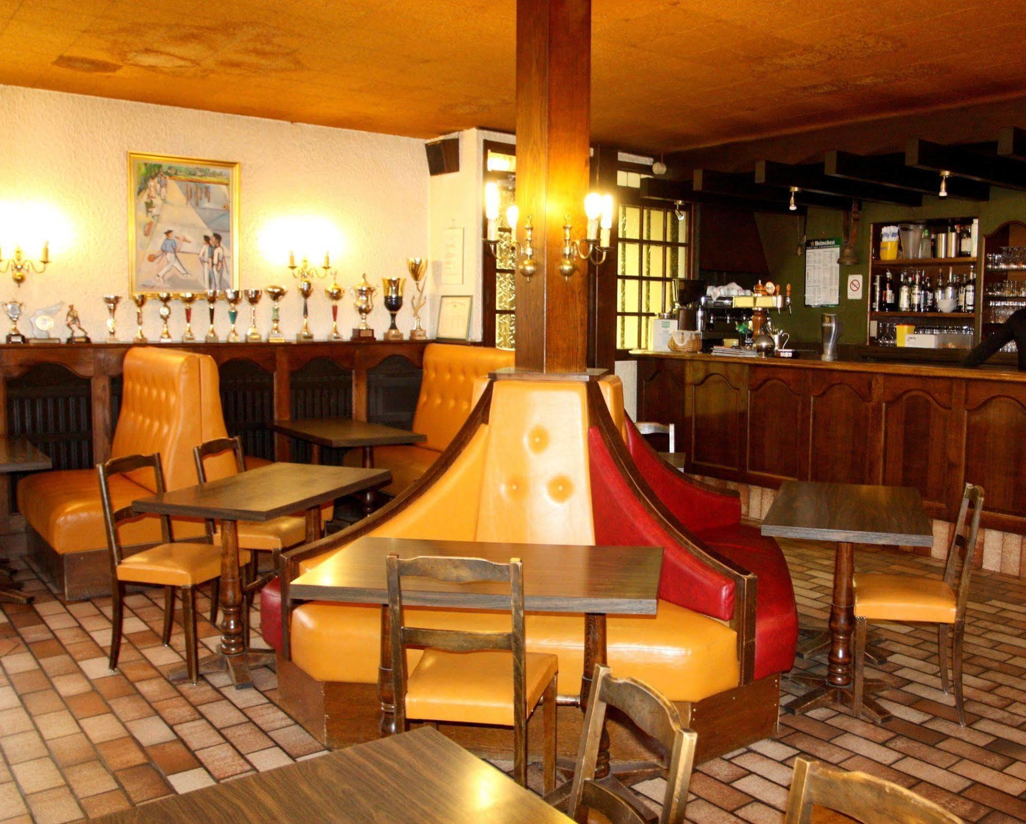 Logis Hotel Restaurant Des Voyageurs Pont-de-Salars Exteriör bild