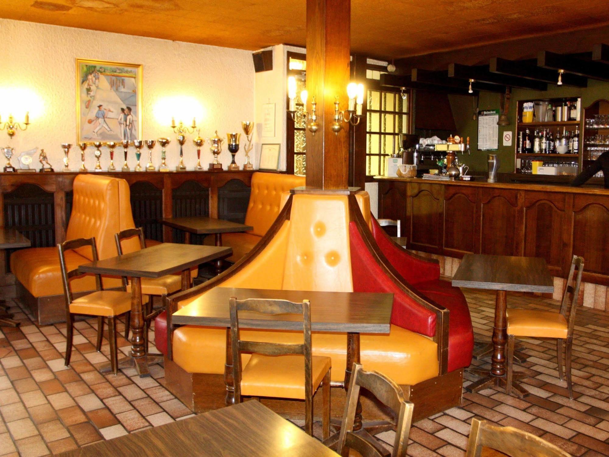 Logis Hotel Restaurant Des Voyageurs Pont-de-Salars Exteriör bild
