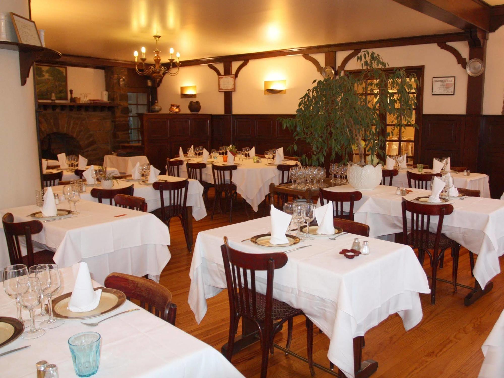 Logis Hotel Restaurant Des Voyageurs Pont-de-Salars Exteriör bild
