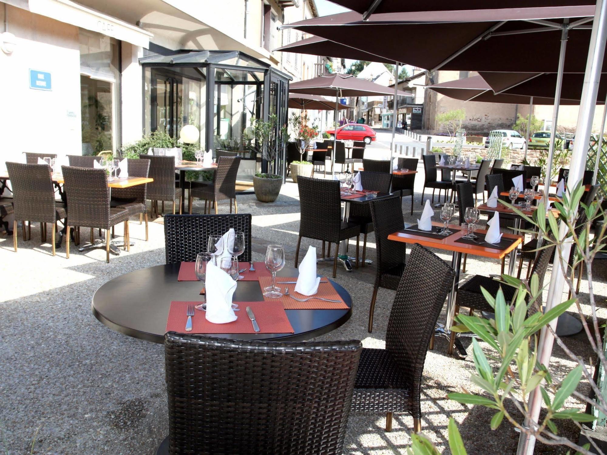 Logis Hotel Restaurant Des Voyageurs Pont-de-Salars Exteriör bild