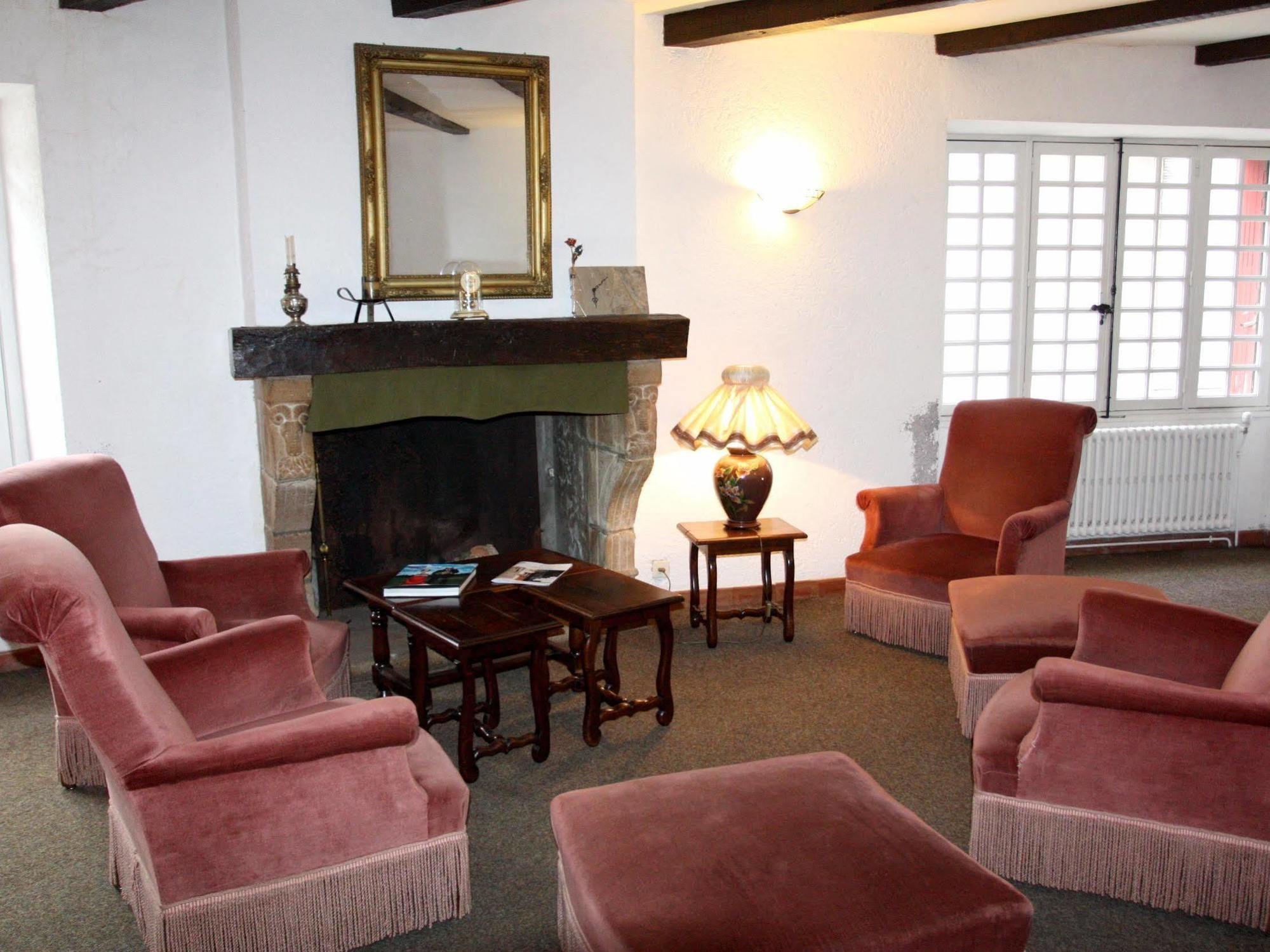 Logis Hotel Restaurant Des Voyageurs Pont-de-Salars Exteriör bild